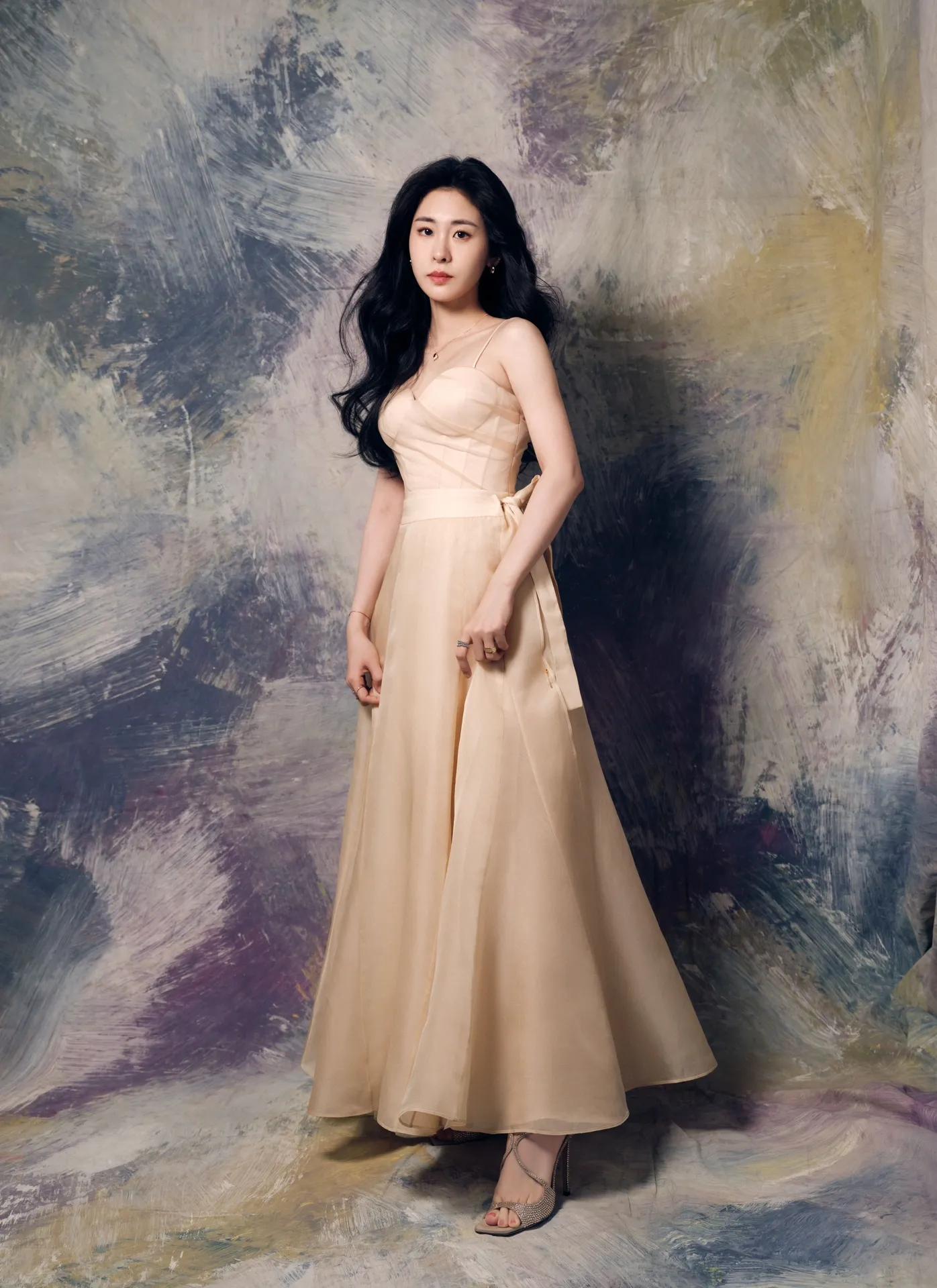 Yellow tube top suspender evening dress, fair skin - iMedia