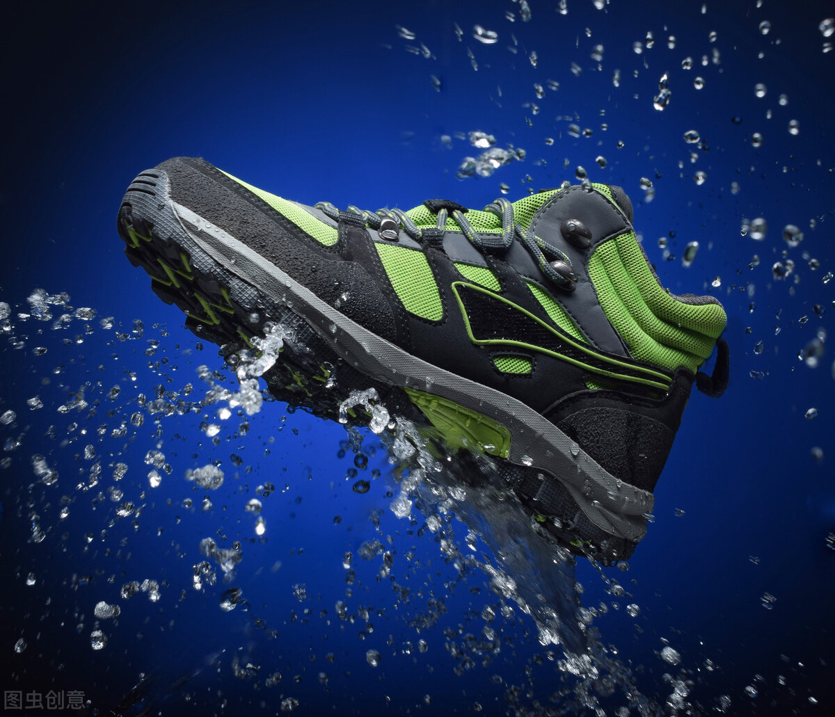 Lowtemperature crosslinked flywoven waterproof shoes improve the