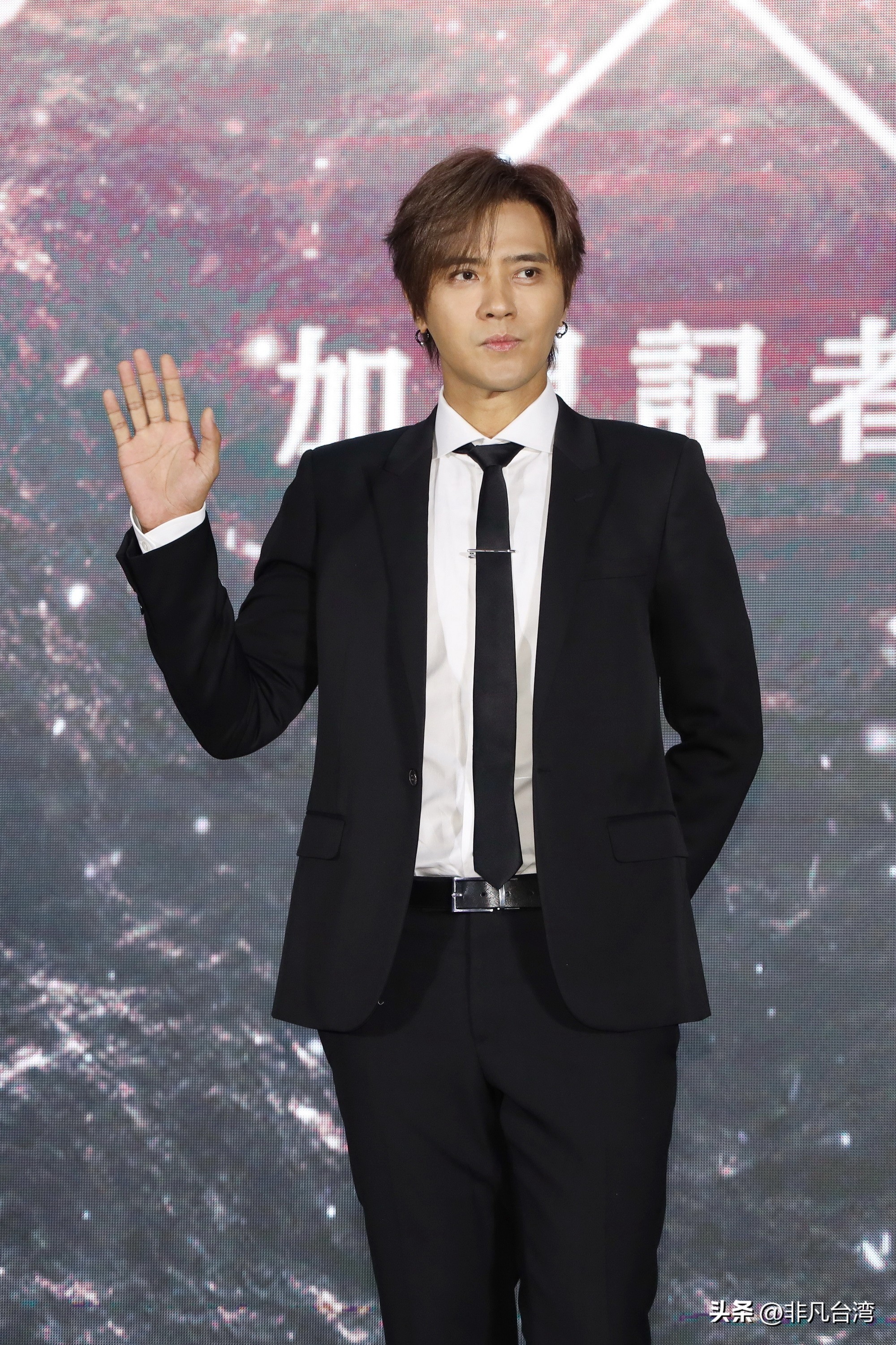 Luo Zhixiang joins Warner Music Press Conference - iNEWS