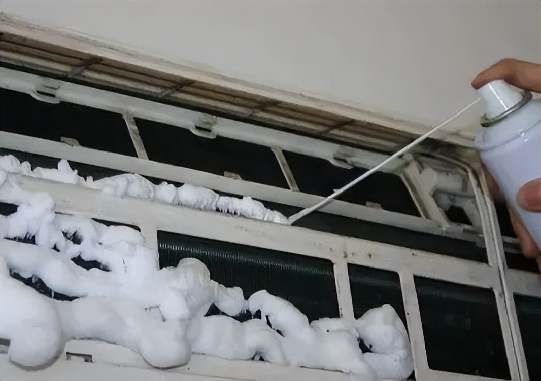 Usually turn on the air conditioner, is the window open or closed?What