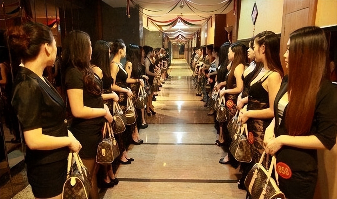 The difference between a hotel and a guesthouse, the little sister at