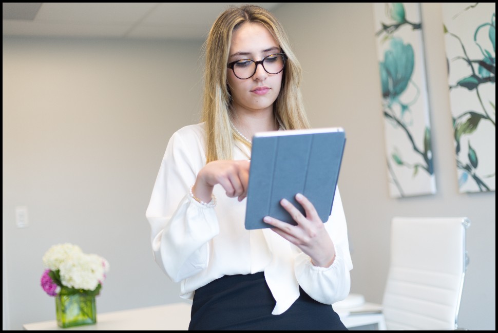 How to change black and white photos to color? Photo Quick Fixes iNEWS