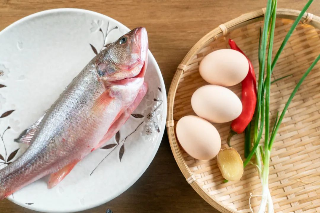 Sea bass stewed eggs, fresh fish eggs are tender, nutritious, smooth taste, eat more without