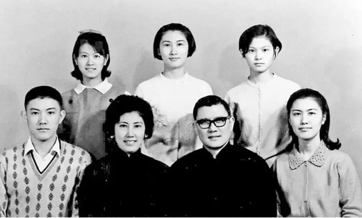 In the 1960s, Ma Ying-jeou's family portrait, no wonder he is so ...