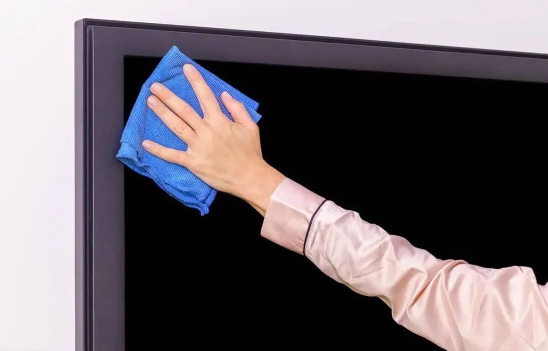 How to dispose of old clothes that are not worn so that they are not