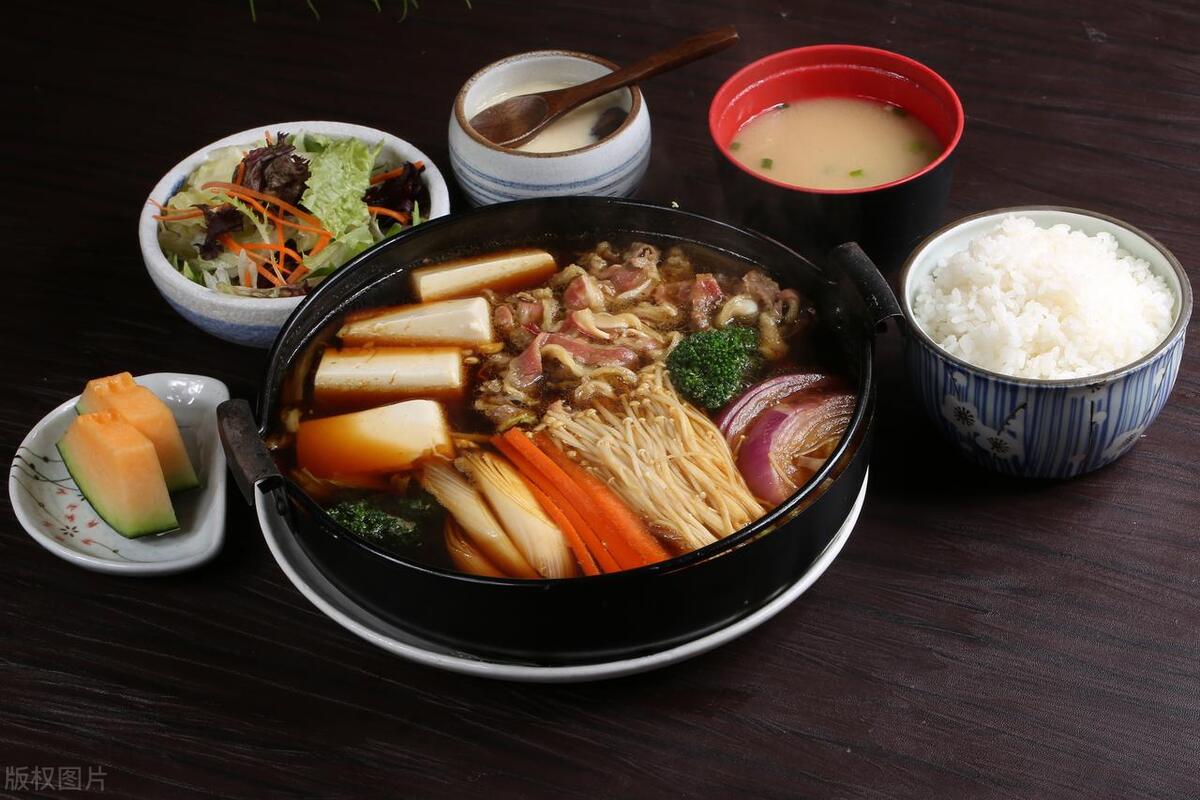 Learn to Cook Traditional Japanese Food Sukiyaki iMedia
