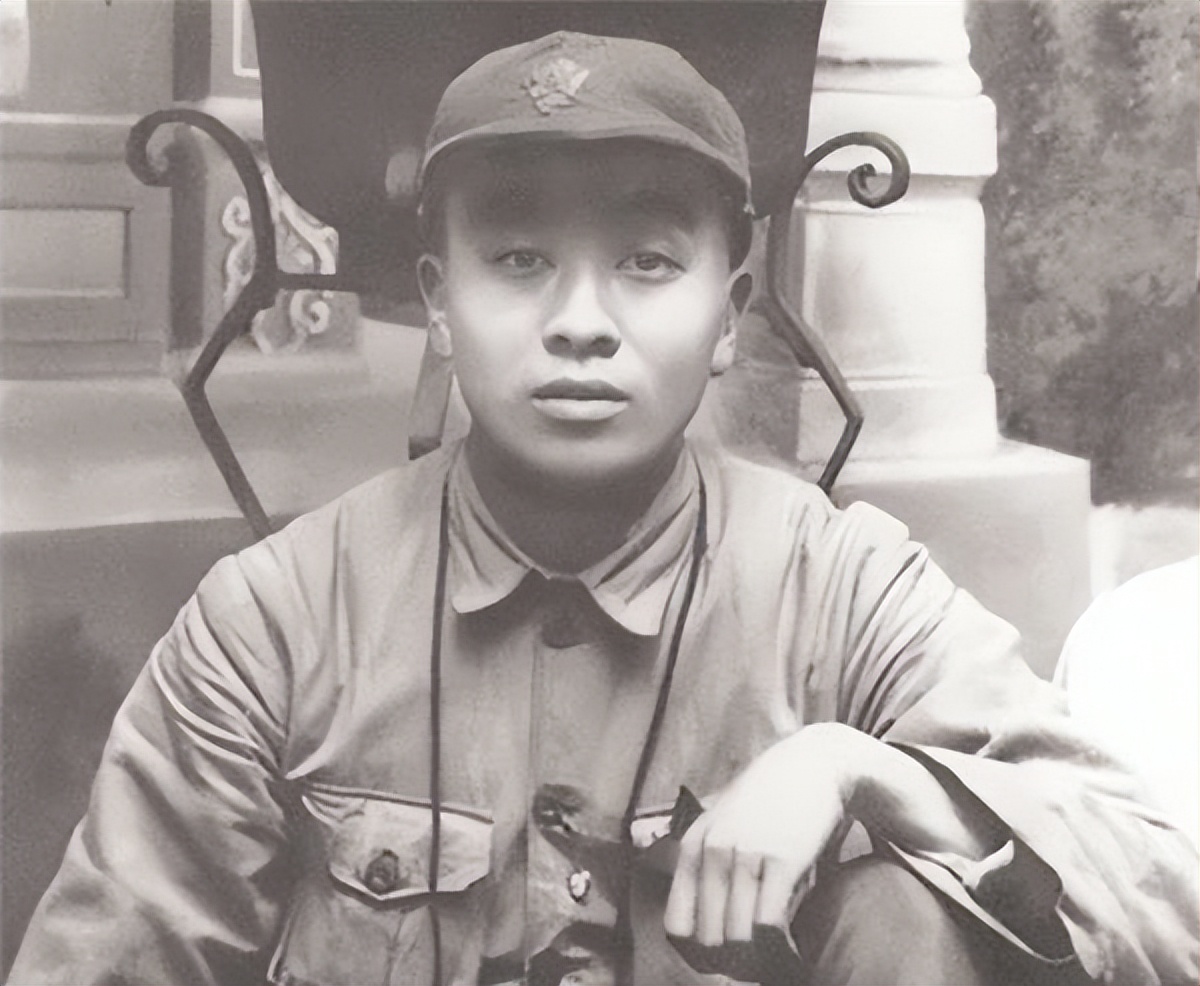 Love and righteousness! Tan Zheng joined the army under the influence ...