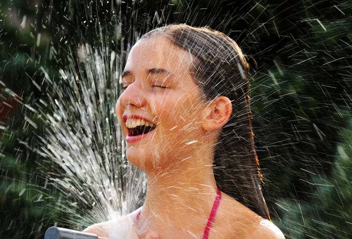 Does a cold shower strengthen the body or hurt the body?These factors