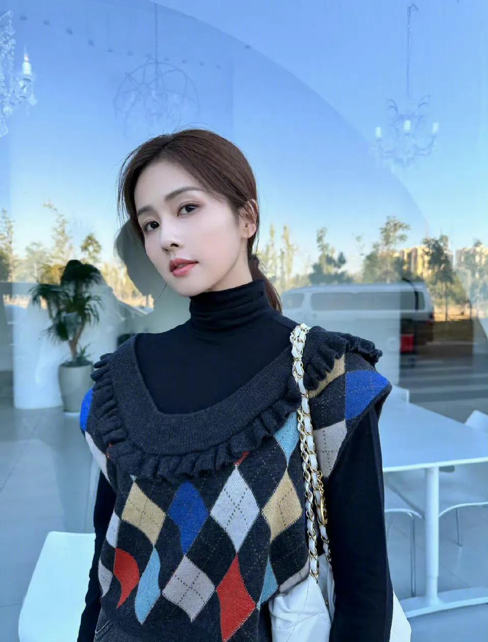 Beautiful picture of white deer iNEWS