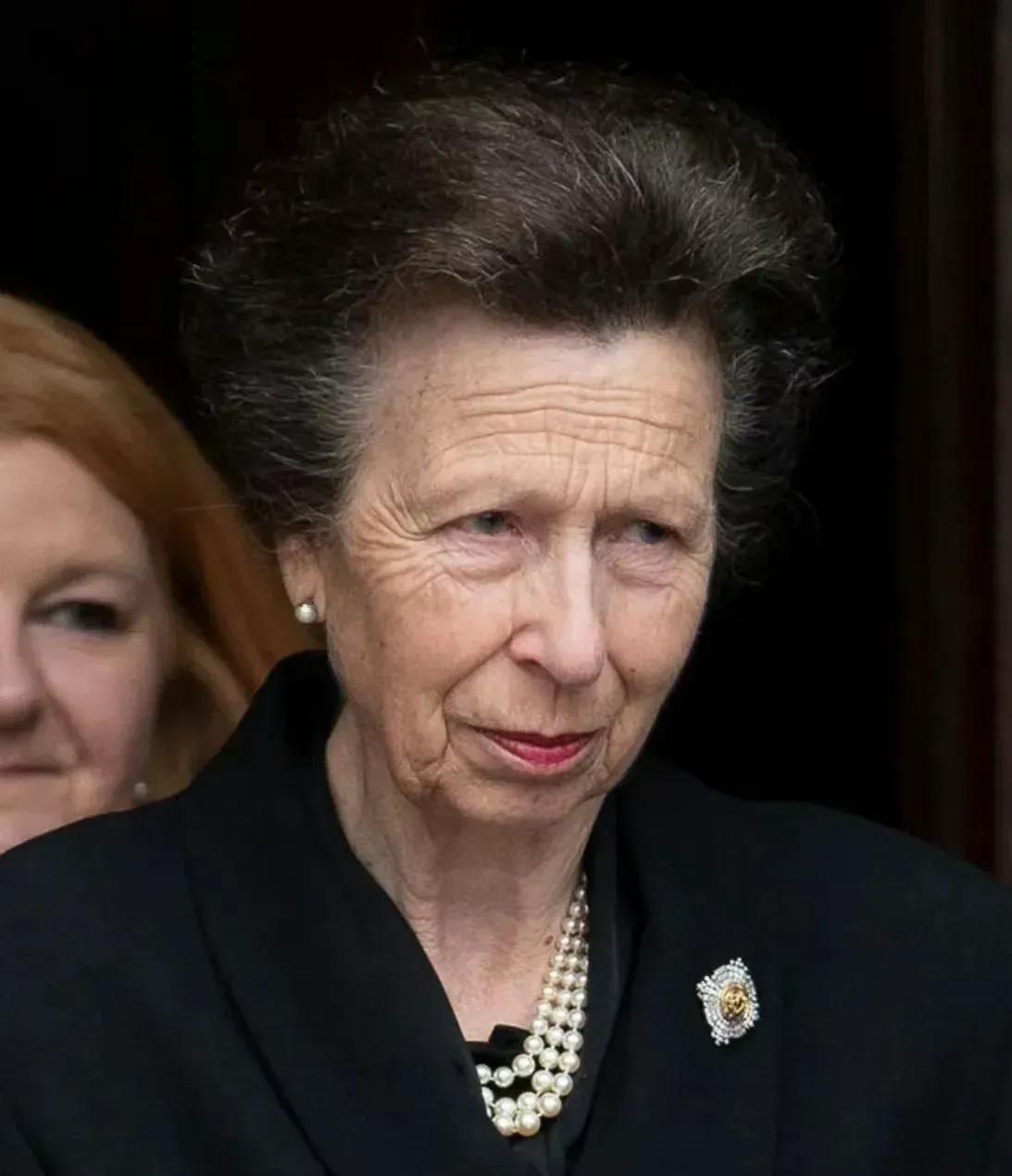 The two major genes of the British royal family, buck teeth, come from