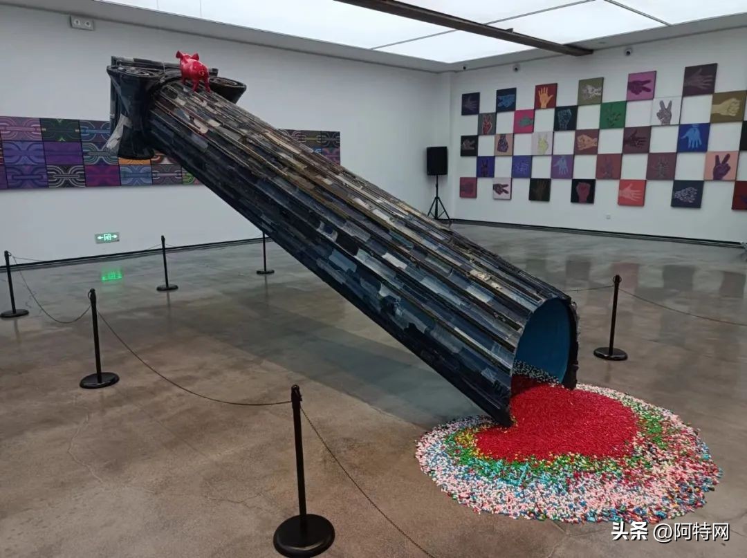 Reality and Parody - About Li You's Art - iNEWS