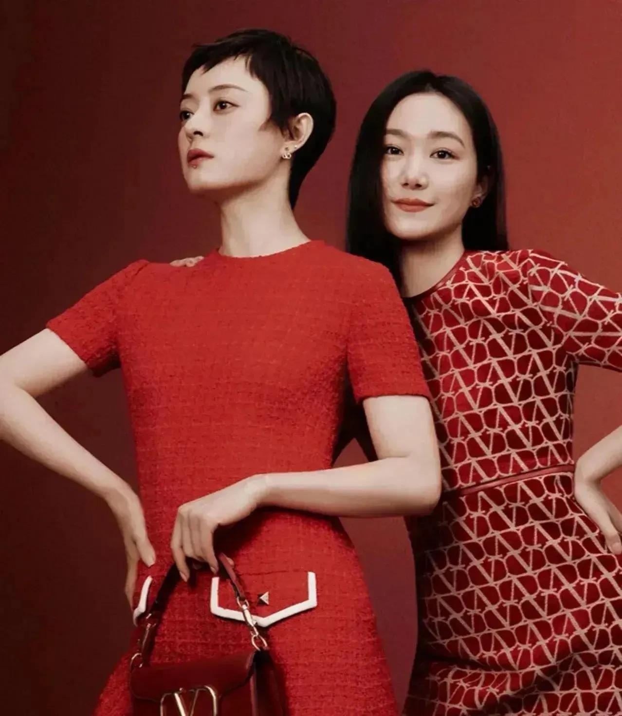 40-year-old Sun Li and her 19-year-old sister took a photo shoot. The ...