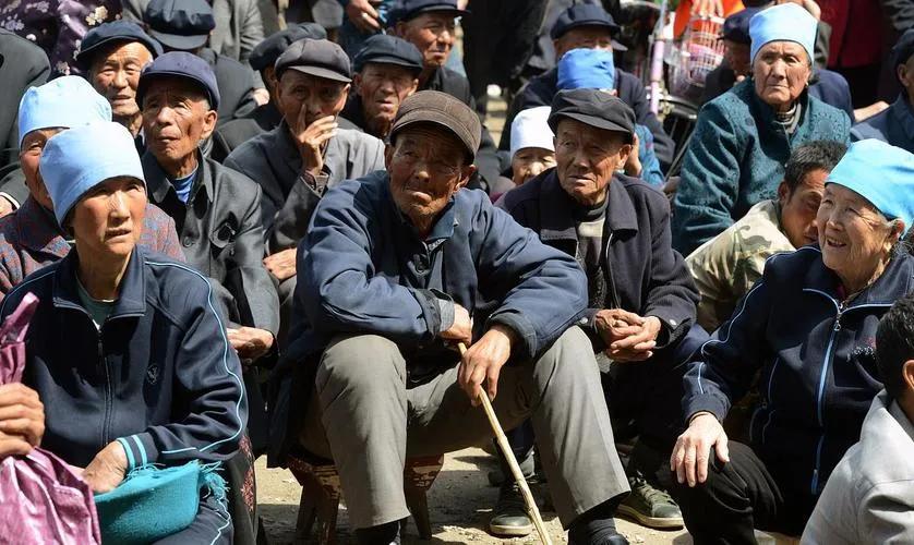 The elderly in rural areas are finally blessed. People born in 1949 ...