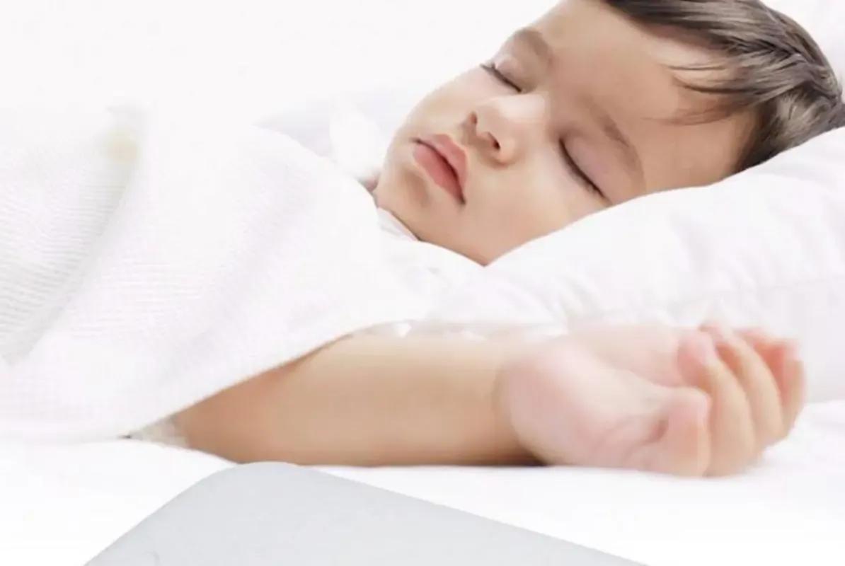 Baby can't sleep without holding it, teach you to sleep easily iNEWS