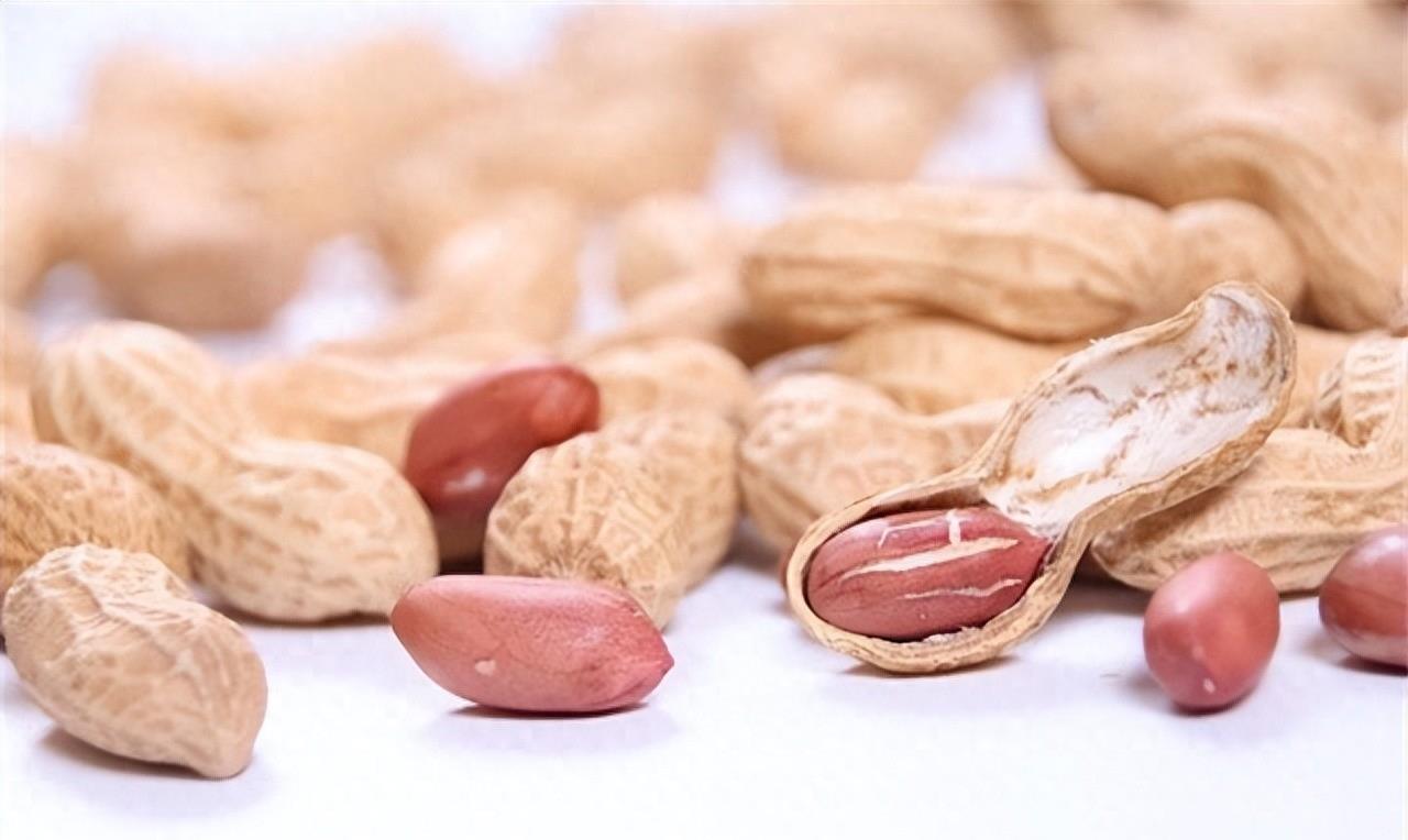 Will eating peanuts raise blood sugar? Doctor 3 kinds of food may