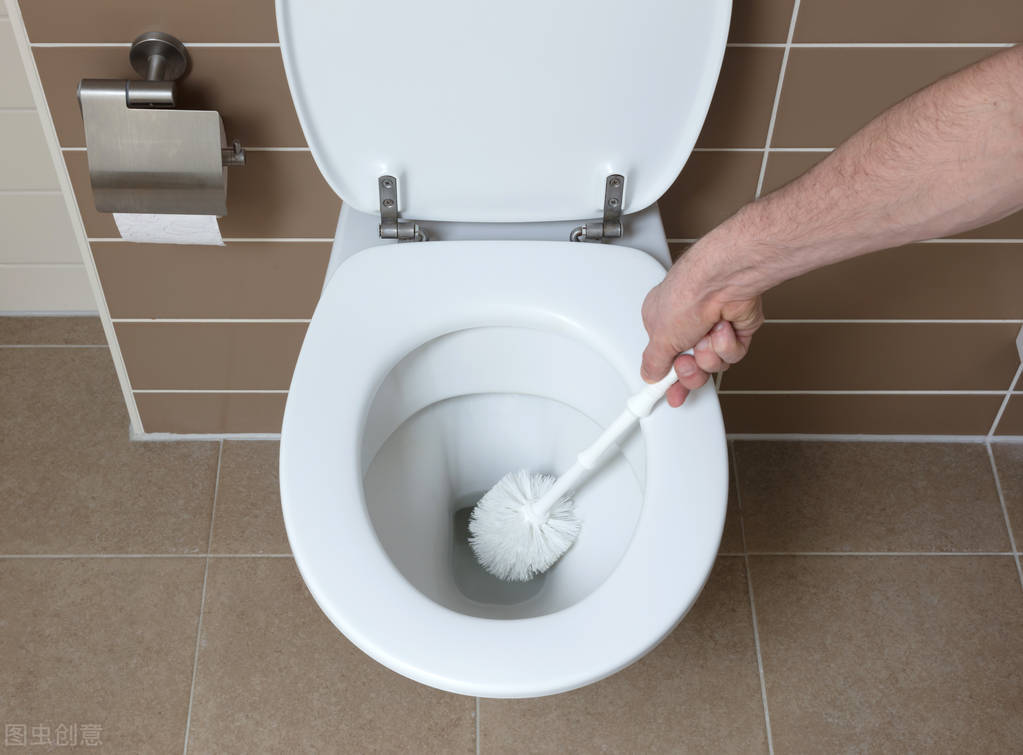 Il est difficile d'enlever les taches jaunes sur les toilettes, juste 3 astuces, rendre rapidement les toilettes à la maison aussi propres que neuves, c'est très pratique