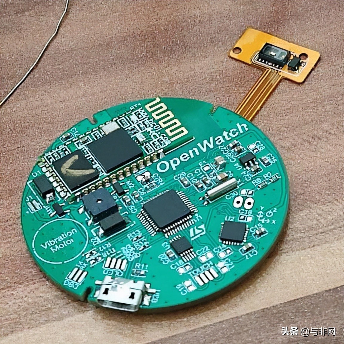 Open-watch handmade smart watch based on STM32 - iNEWS