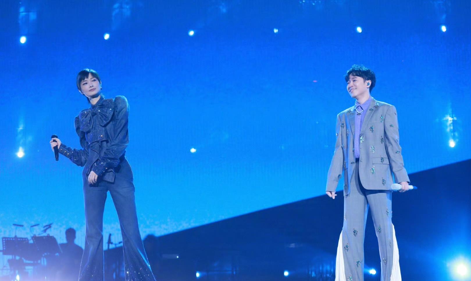 Fei Xiang appeared at Li Yuchun's Chengdu concert Chunchun: I dare not ...