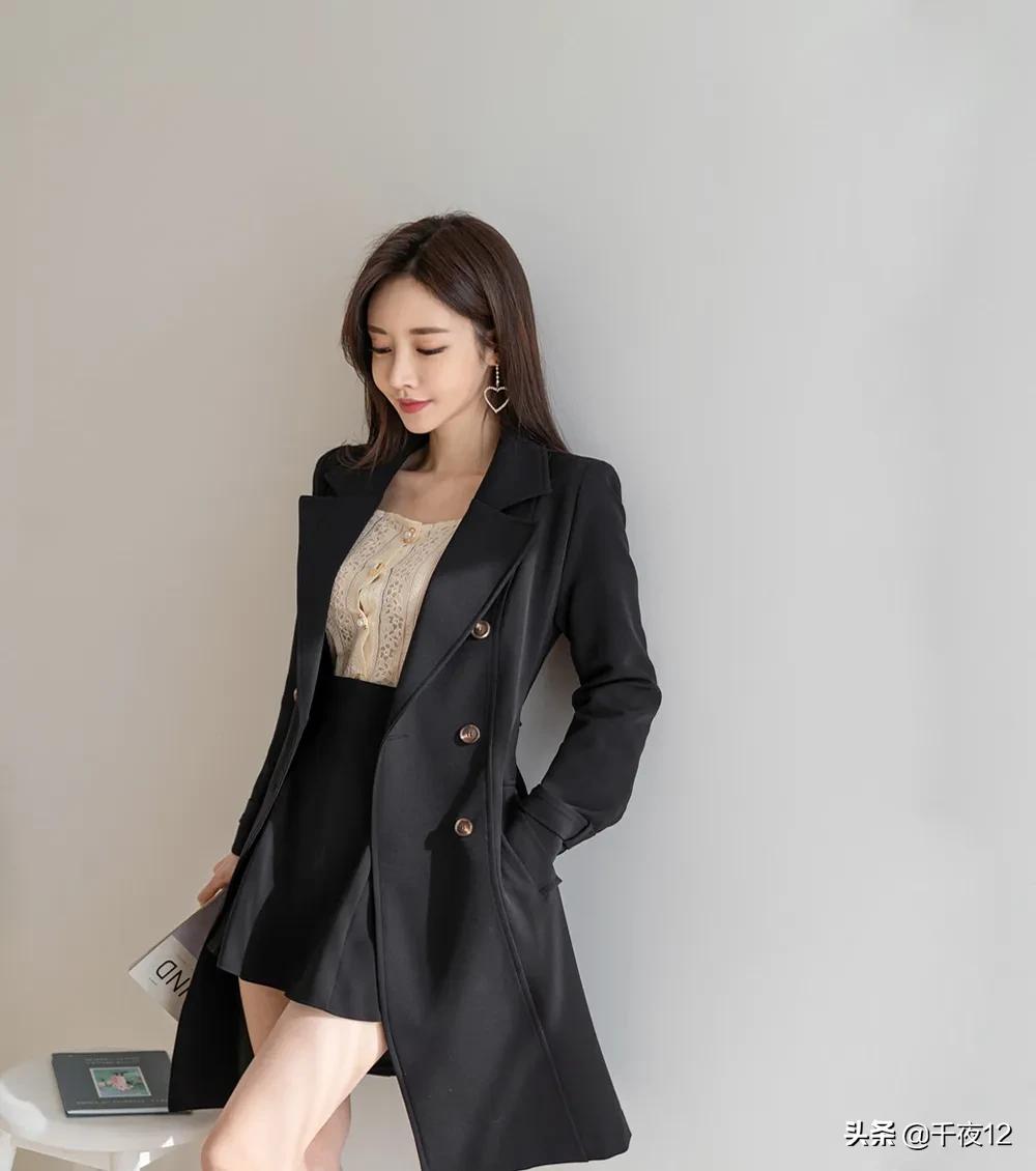 Sun Yunzhu, the Korean goddess, wears a low-cut corset and pleated ...