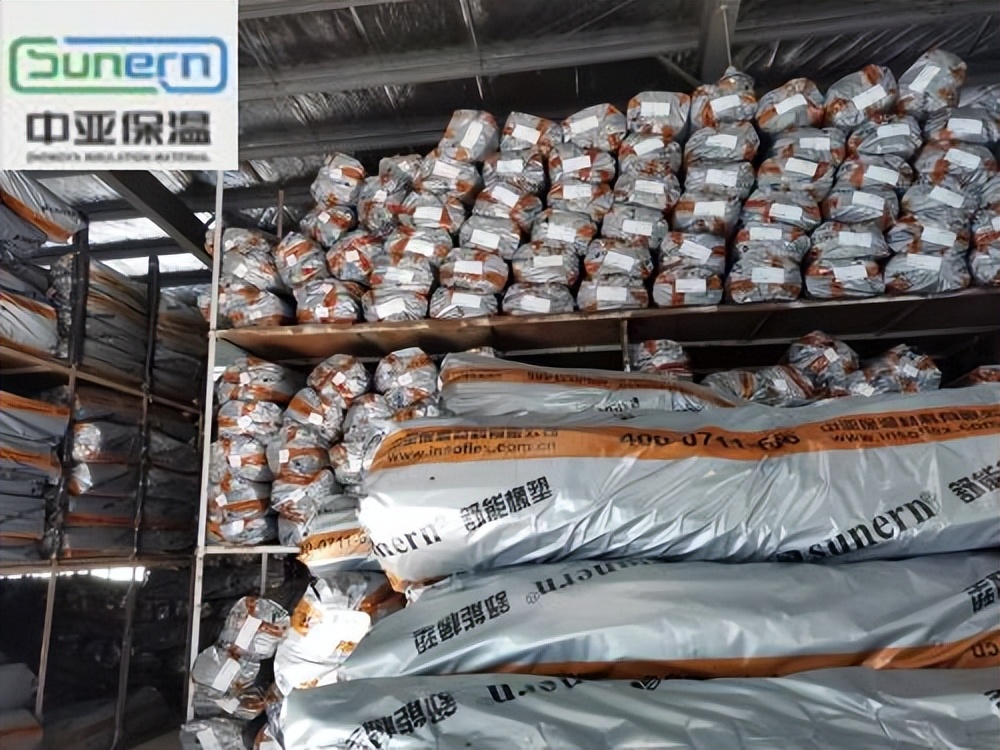 How should rubber and plastic insulation pipes be stored? iNEWS