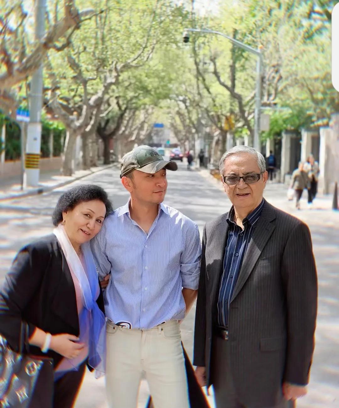 Nigmaiti seldom posted a family photo, and celebrated his father's