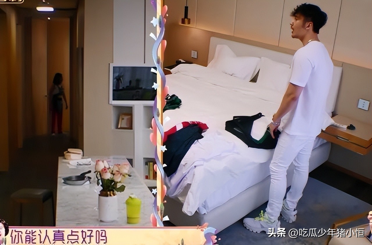 Zhong Liti works hard in the live broadcast, but her motherinlaw only