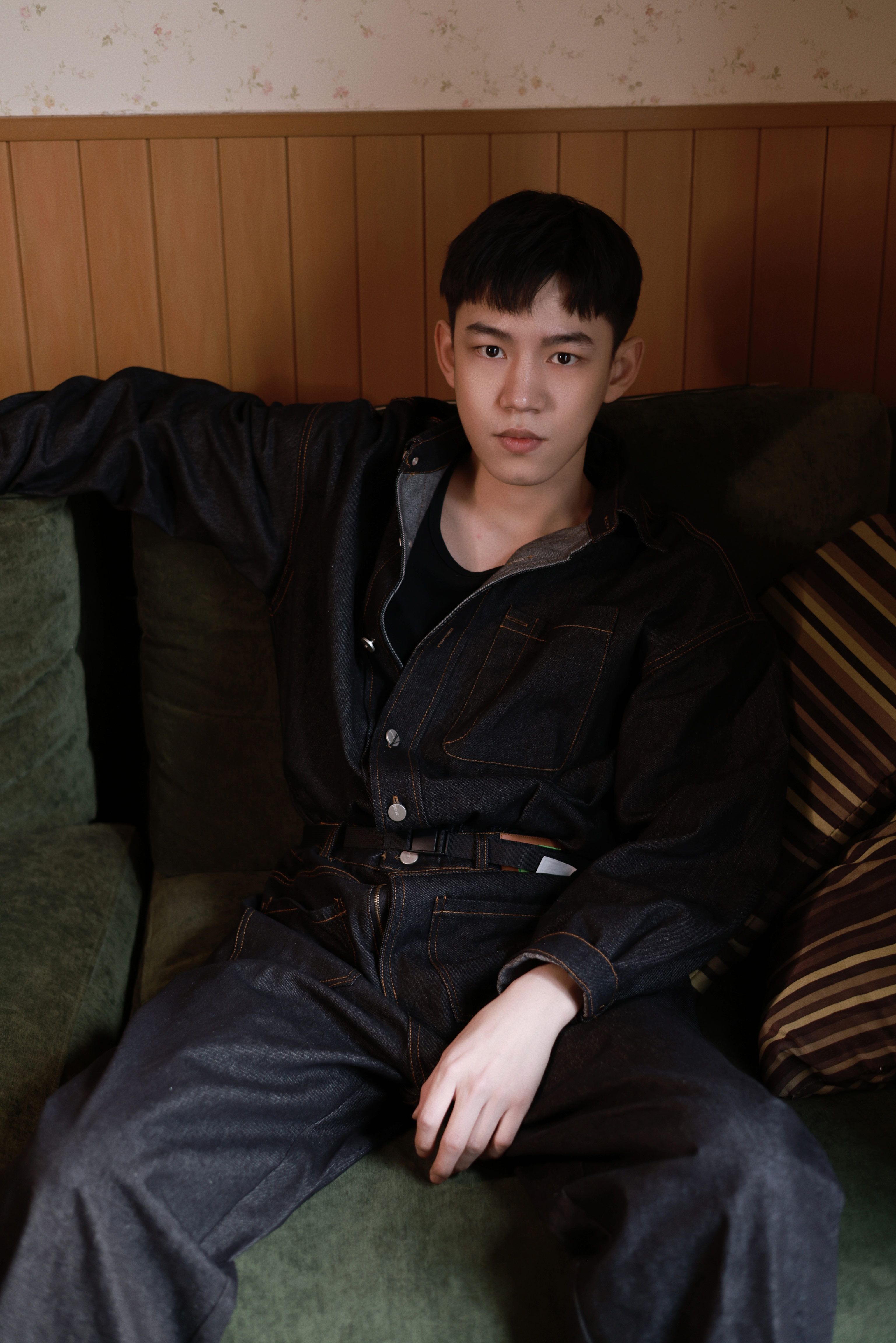 Liu Haoning's denim photo released - iNEWS