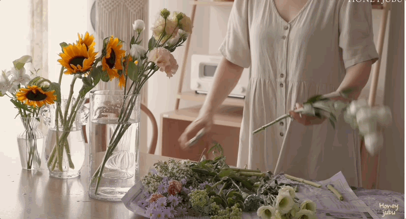 Korean housewives become popular by posting 