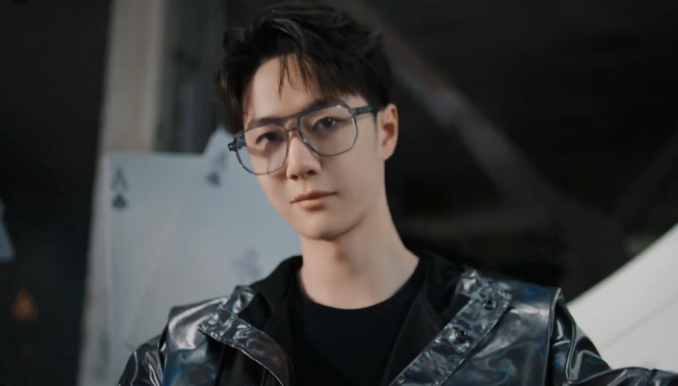 王一博代言眼鏡，1分鐘宣傳廣告換2套服裝超帥，2小時賣600萬好棒 - 頭條匯
