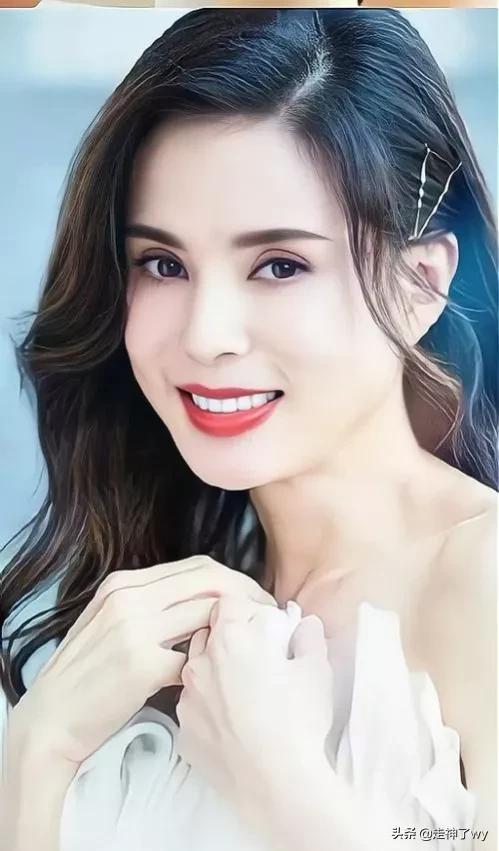Star show of Chinese actress Li Ruotong - iNEWS