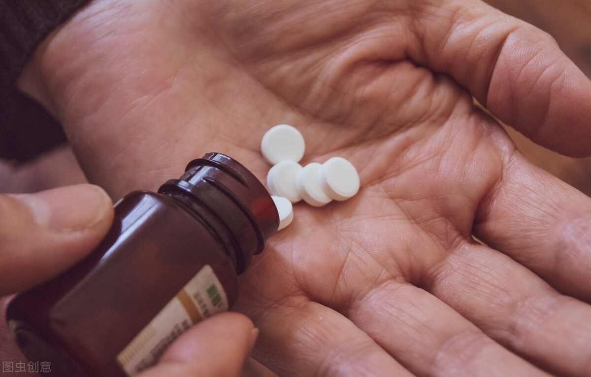 Man dizzy and convulsed, thought it was epilepsy, blood in stool two