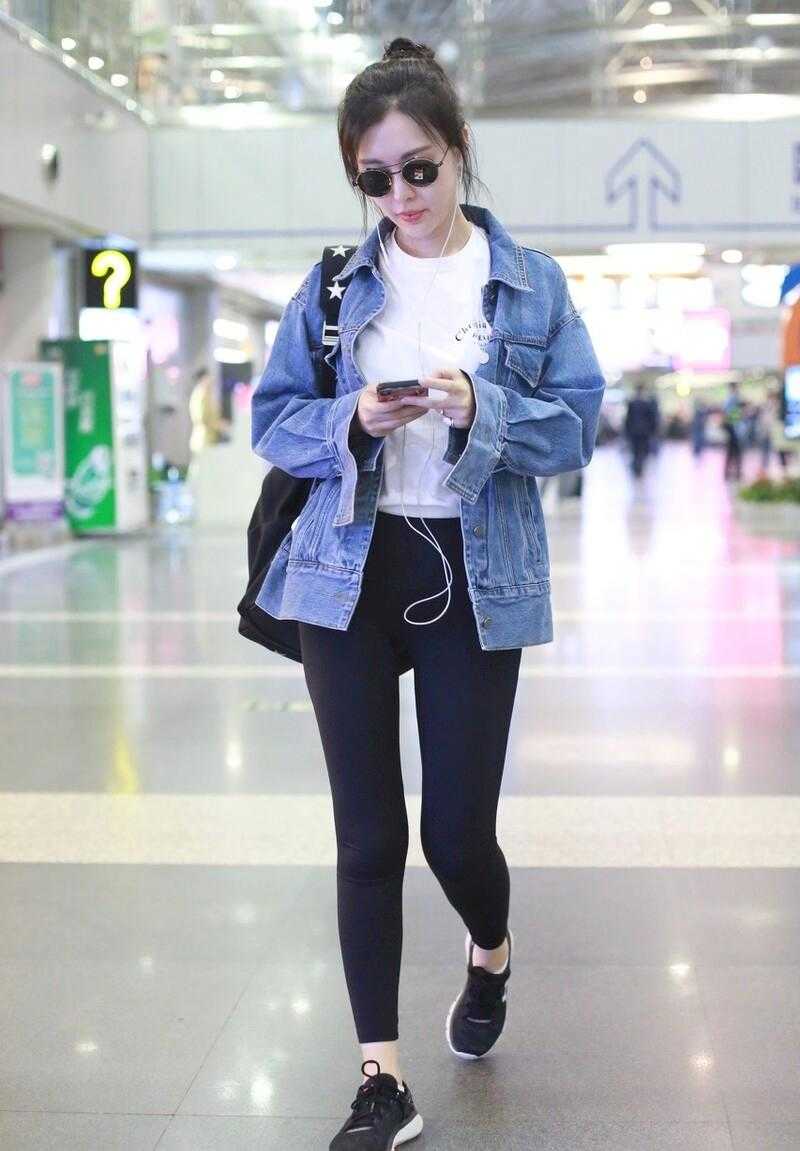 Tian Pujun is really good at wearing it when she walks to the airport ...