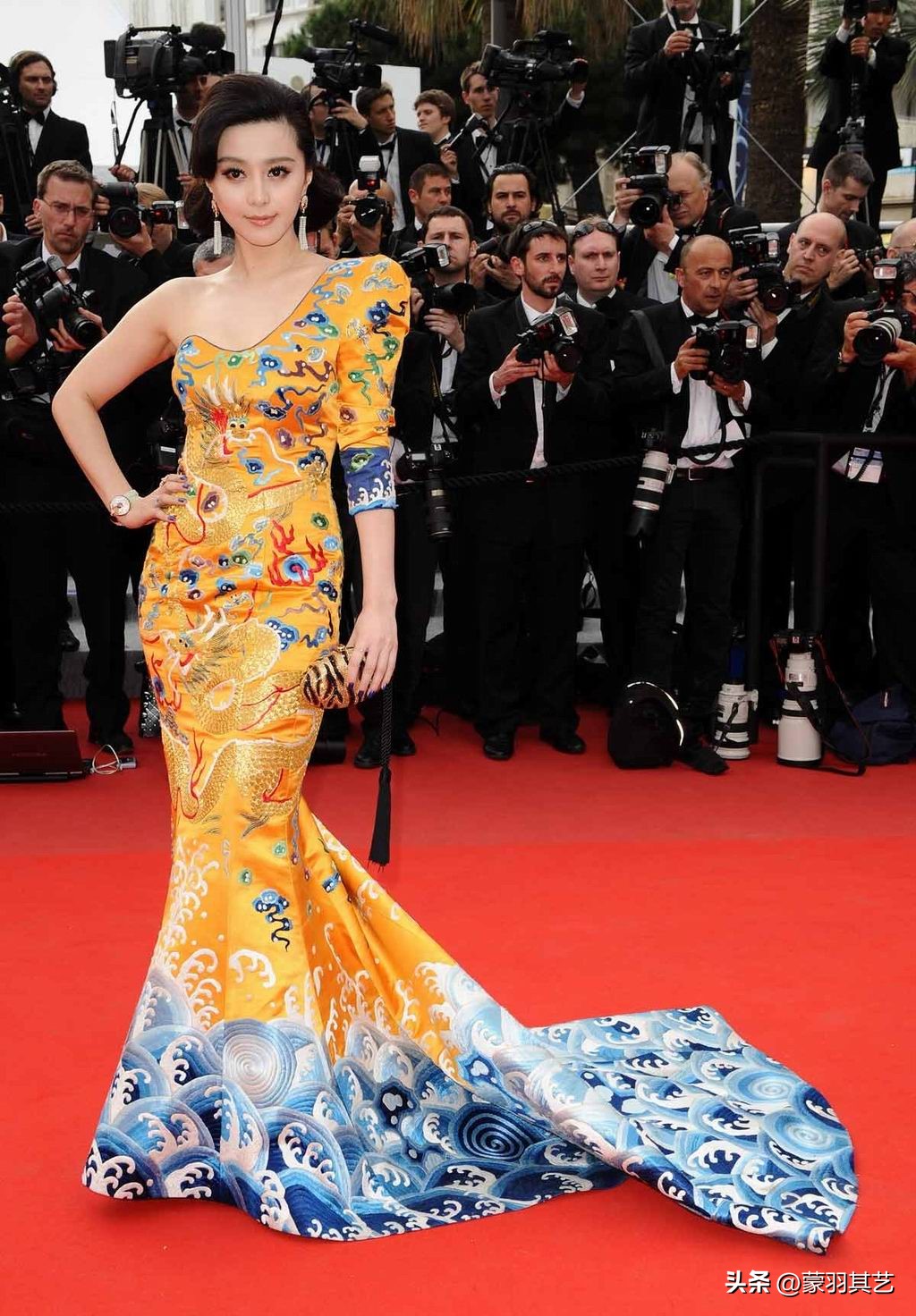 The designer behind Fan Bingbing's dragon robe, phoenix robe, tiger ...