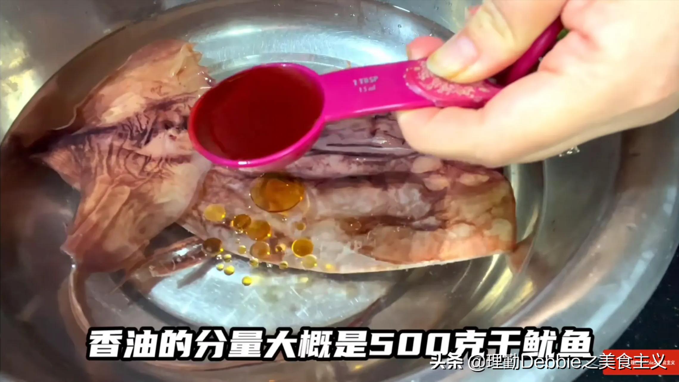 Soak dried squid and cuttlefish, avoid using alkaline water and water
