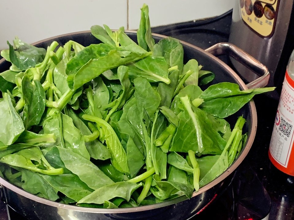 How to fry green vegetables, both delicious and not yellow?Keep in mind