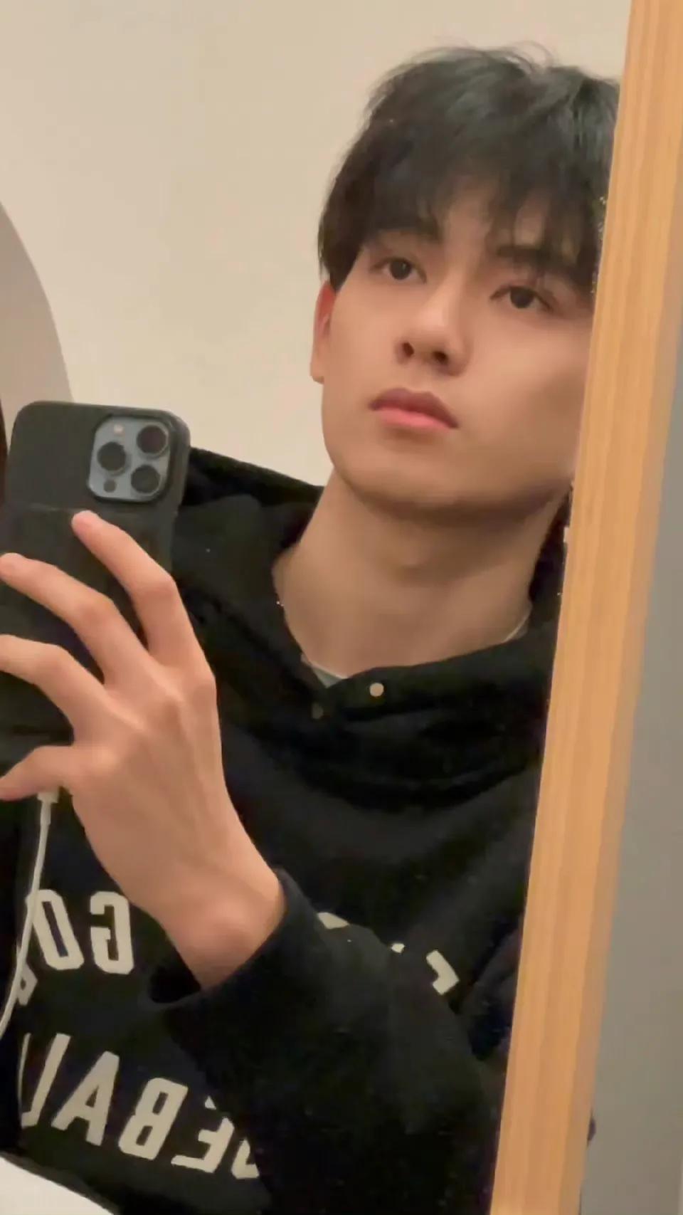 The thin Hu Xianxu seems to be his first love boyfriend - iNEWS