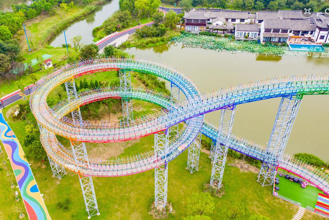 What are the benefits of glass water slides? iNEWS