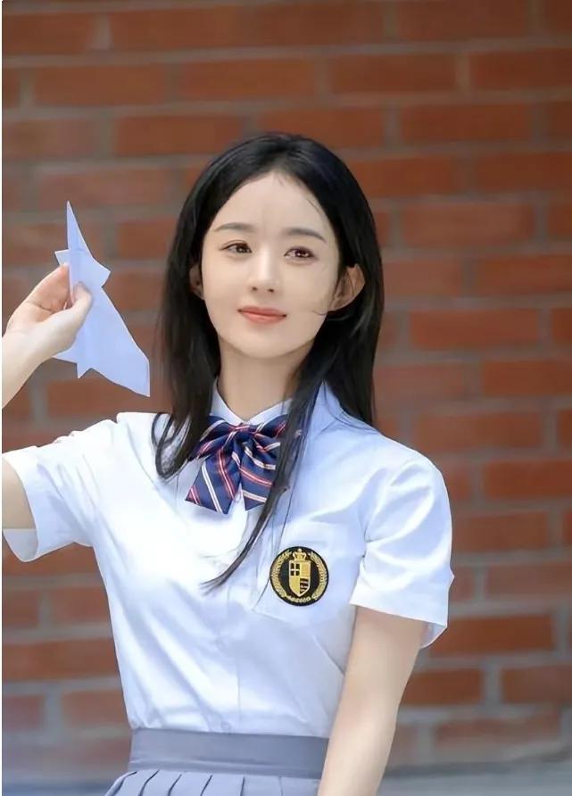 Who is the most beautiful actress in school uniform?The last one is ...