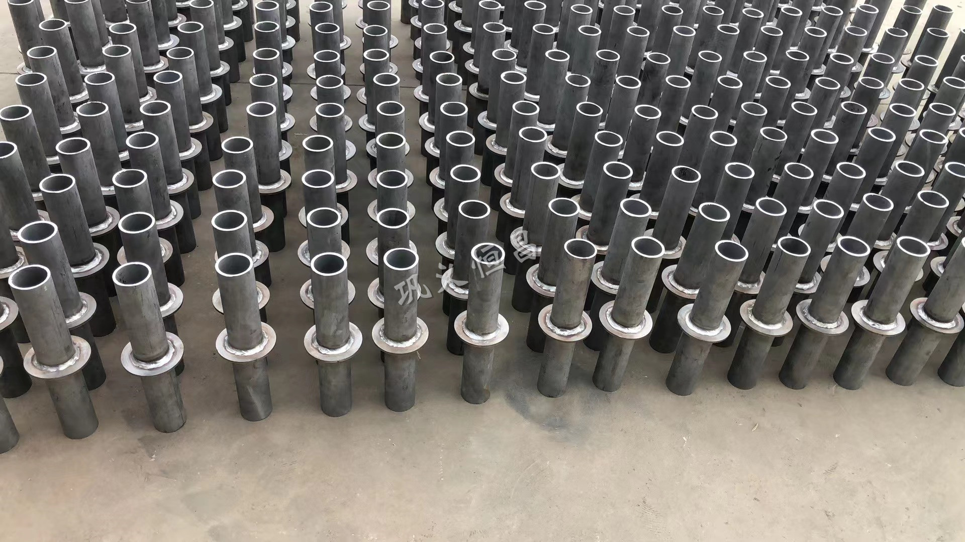 Three-dimensional structure of waterproof casing through the wall - iNEWS