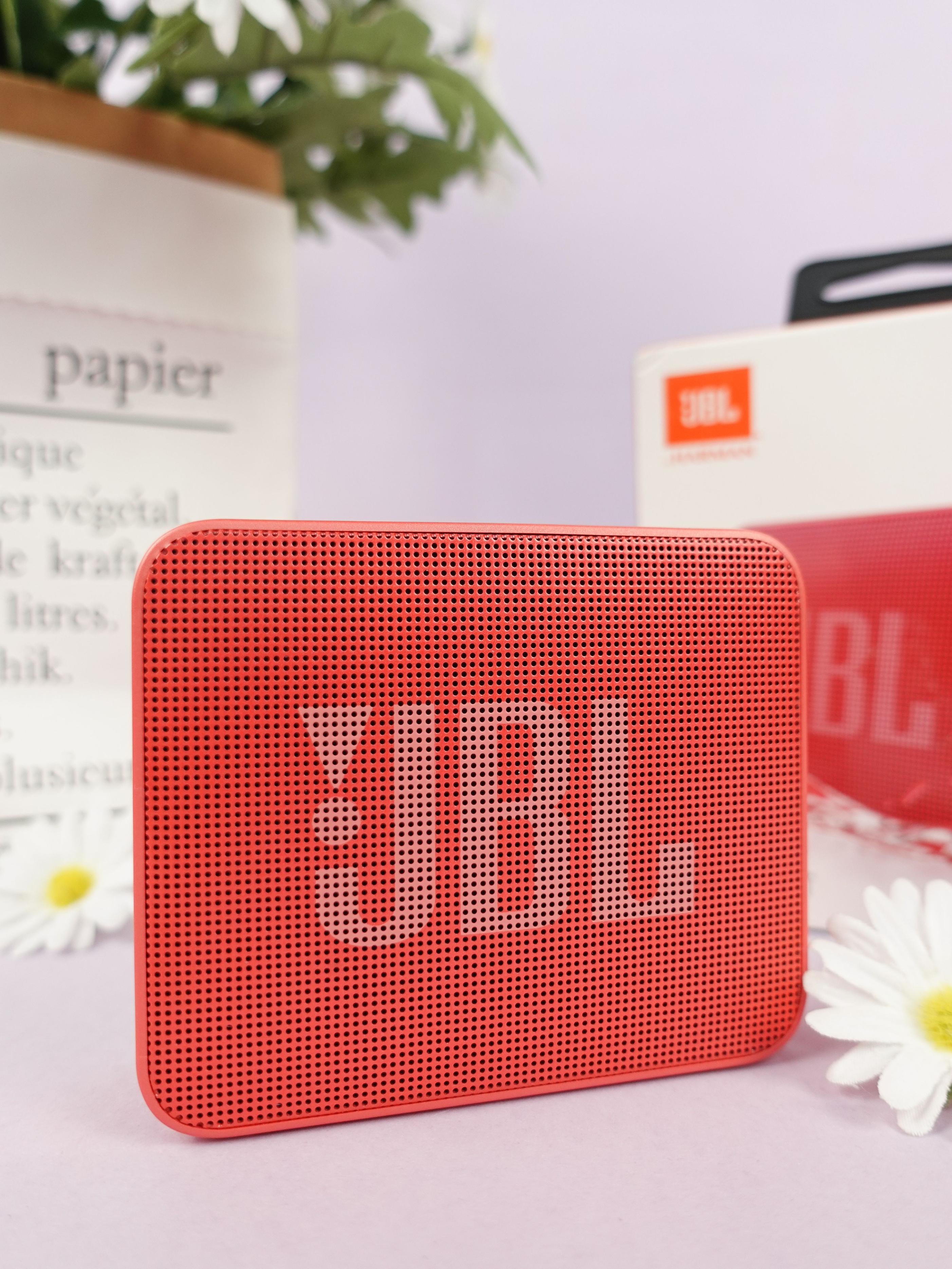 A bluetooth speaker with excellent appearance and sound quality, you