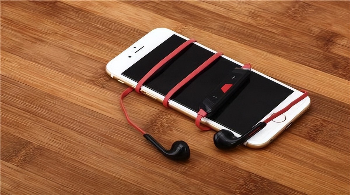 Does frequent use of headphones affect your hearing?Which earphones