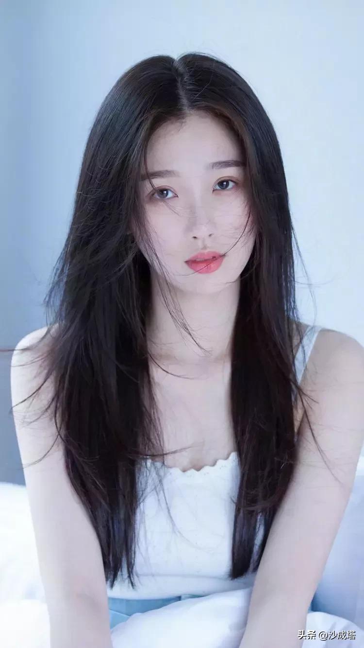 Sexy and charming Yu Shuxin - iNEWS