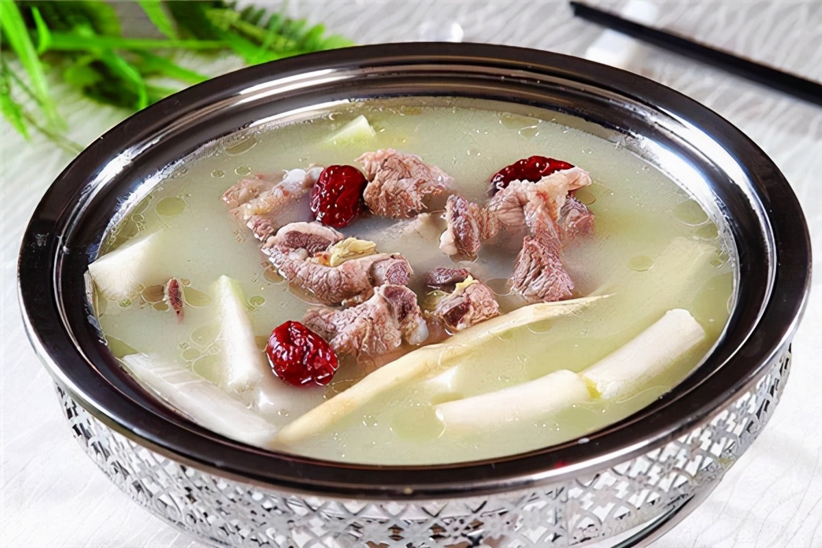 The delicious and healthy method of stewed pork ribs with white radish ...
