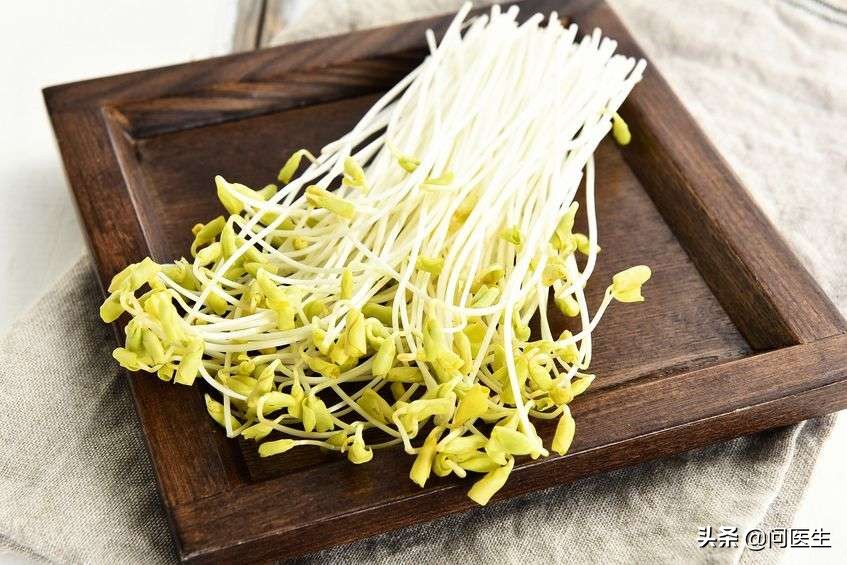 Can people with high uric acid eat more bean sprouts and eggplant?What