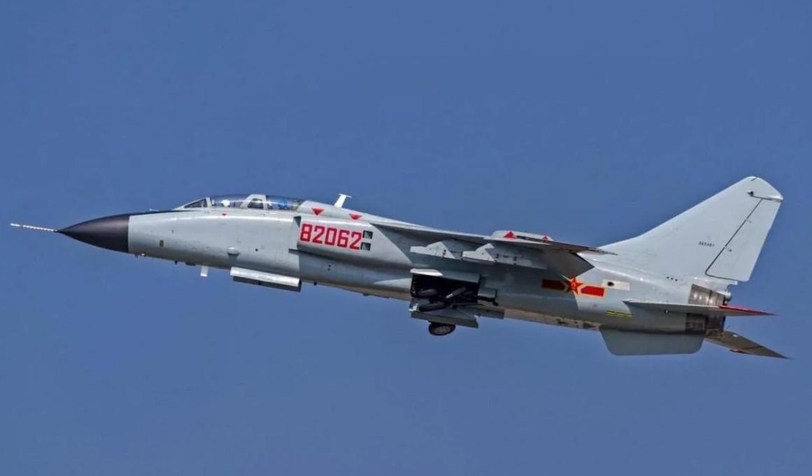 China Equipment History - JH-7 Flying Leopard fighter-bomber - iMedia