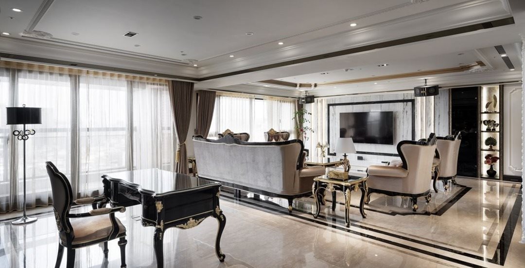 He moved the court home! 331㎡ classical style mansion, light and ...