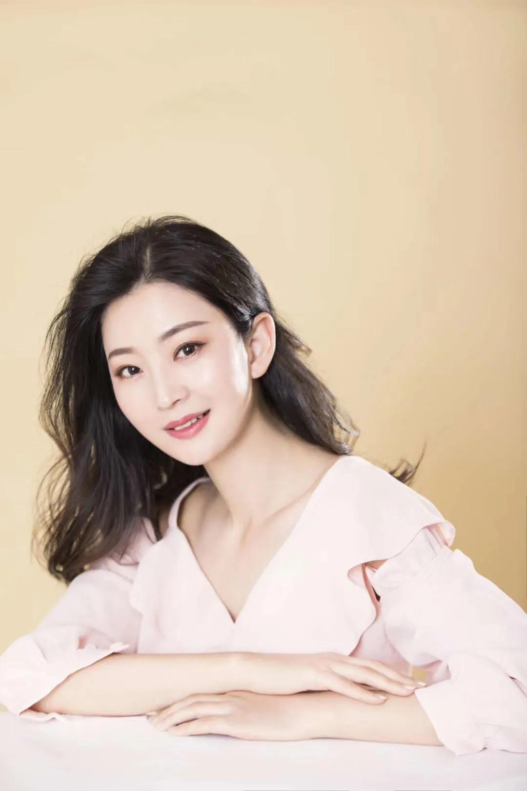 Beautiful picture of Jiang Rongrong - iNEWS