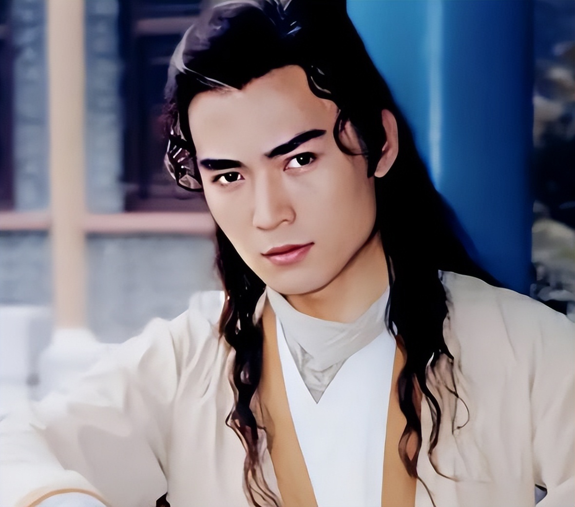 Do you know any male stars with peach blossom eyes? 