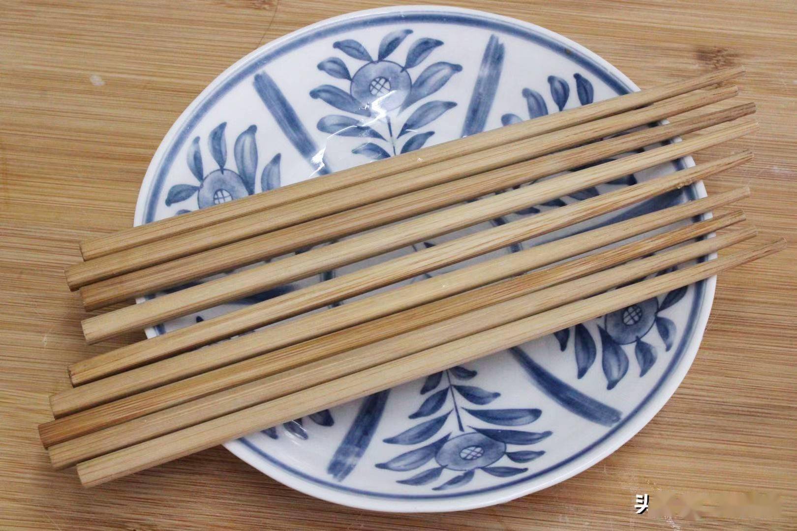When eating outside, can scalding the dishes with boiling water really