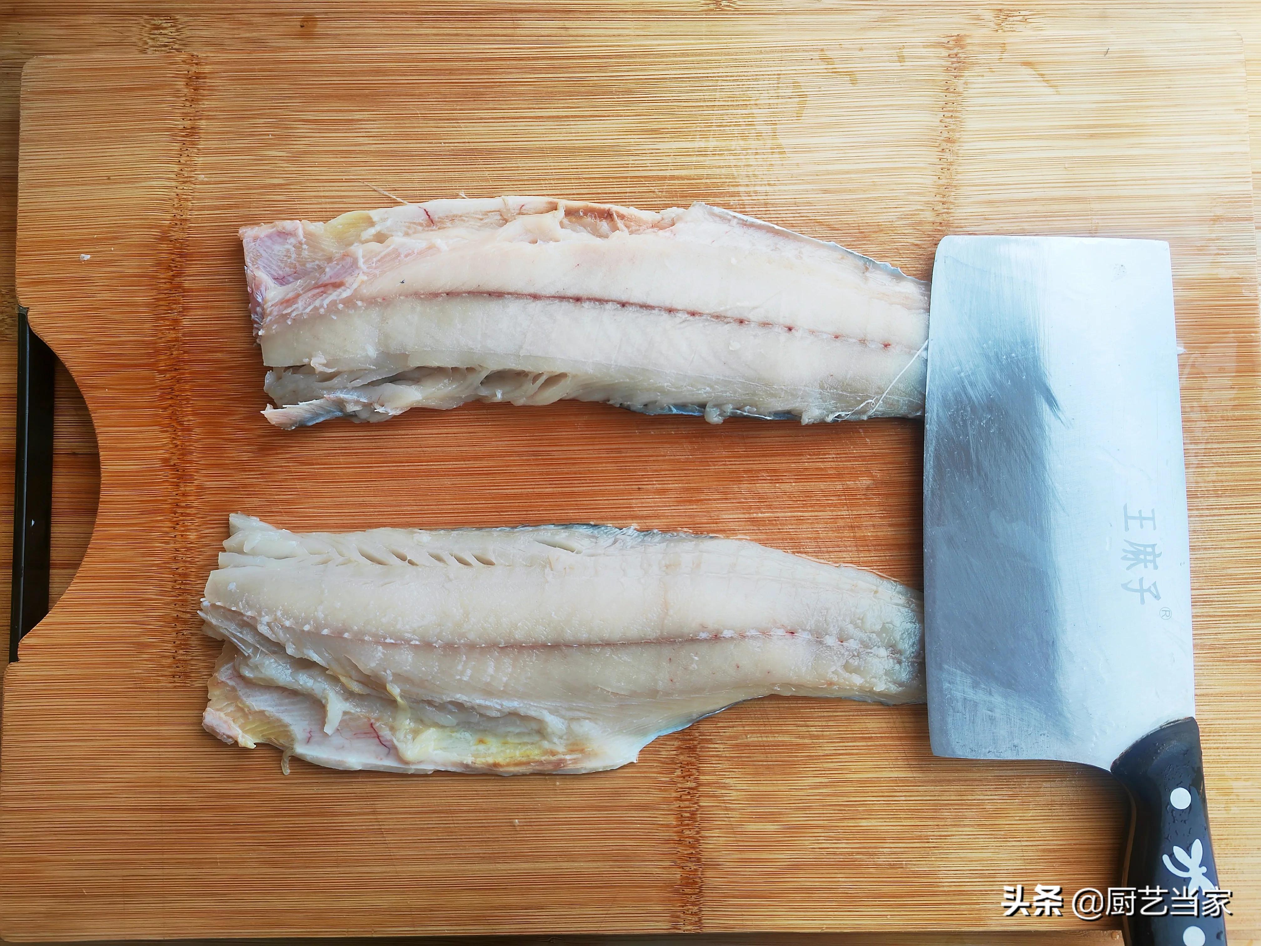 The mackerel balls boiled in this way are tender and deliciousfrom a